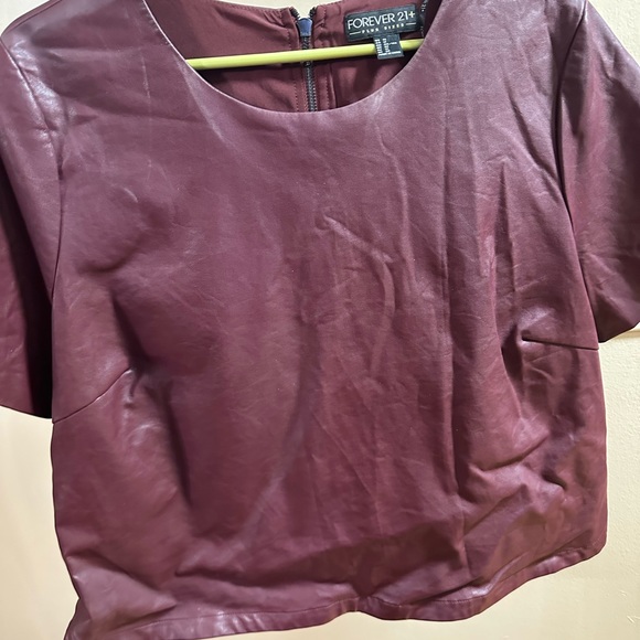 Faux Leather burgundy T-shirt - Picture 5 of 7